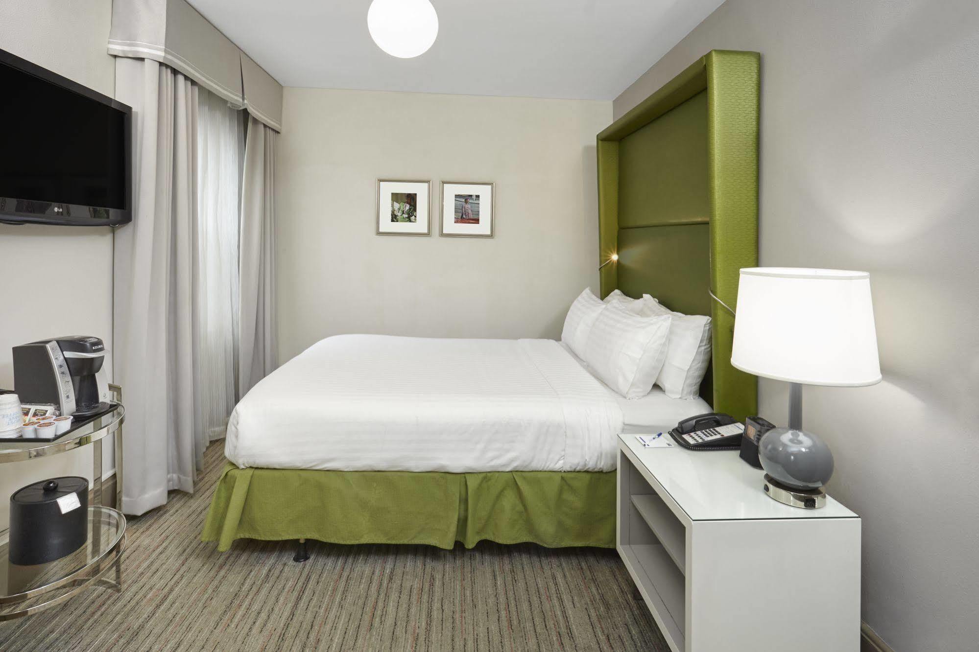 Holiday Inn Express Chicago - Magnificent Mile By Ihg Exterior foto