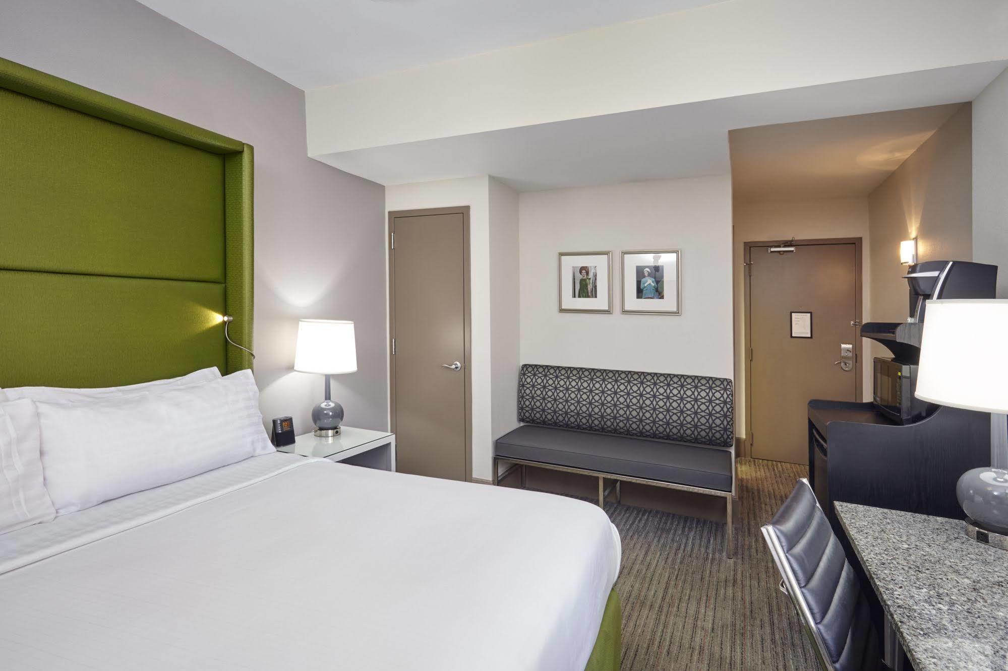 Holiday Inn Express Chicago - Magnificent Mile By Ihg Exterior foto